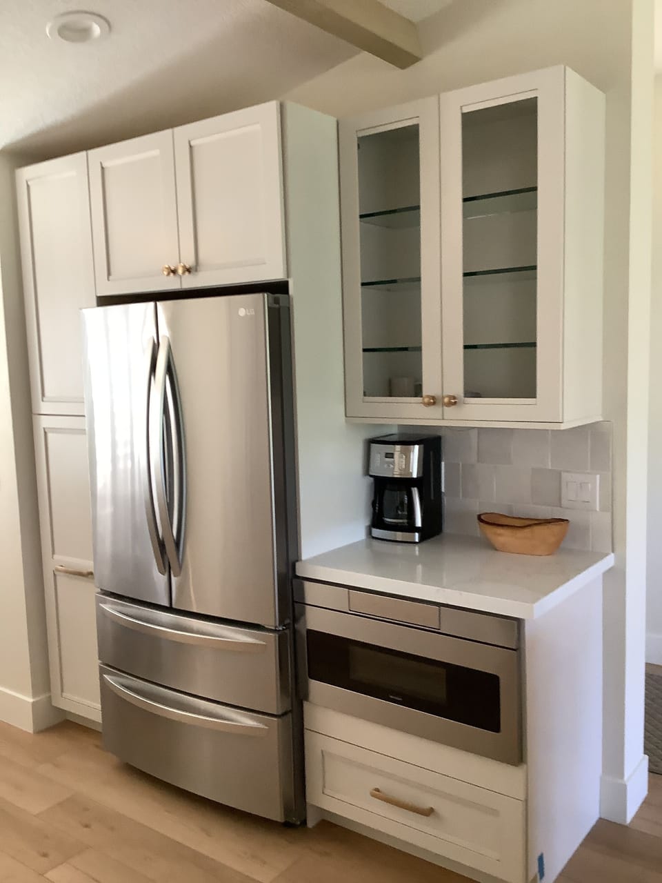 New fridge with ice maker and filtered water. Keurig coffee maker.
