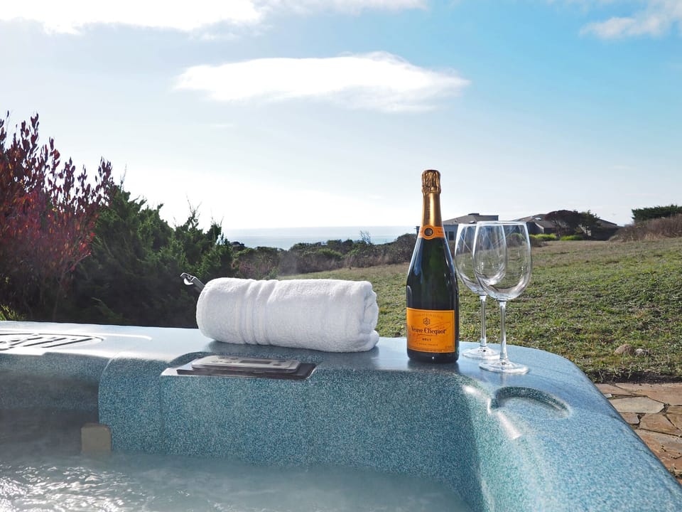 Private, ocean/open space/sunset view hot tub