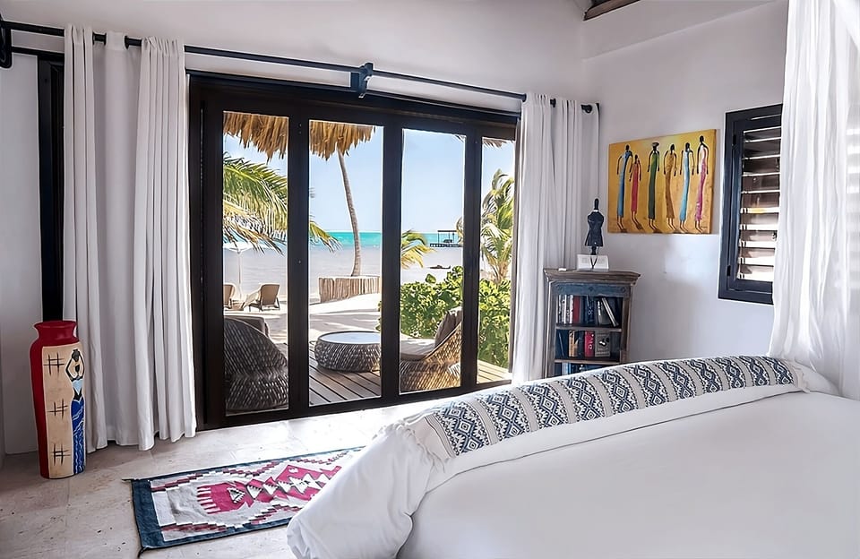 Unit with 1 King size bed. Exact unit will be assigned upon arrival. Views, colors and decor may vary.