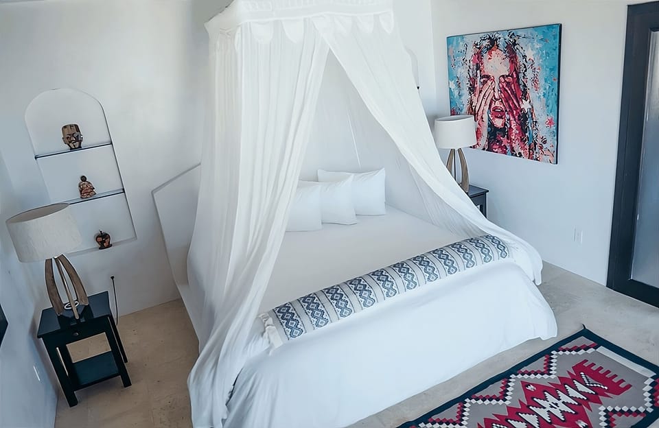 Unit with 1 King size bed. Exact unit will be assigned upon arrival. Views, colors and decor may vary.