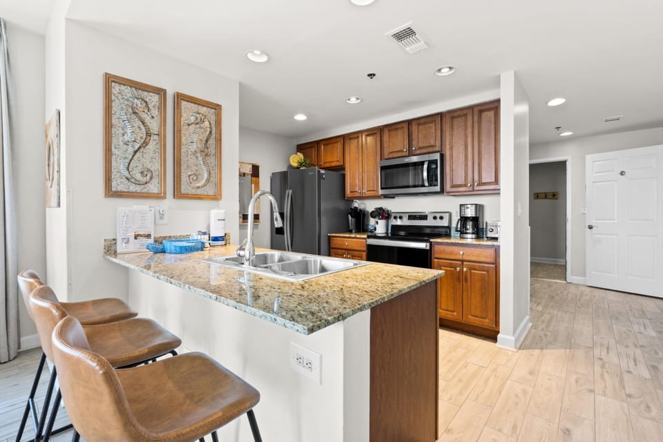Kitchen with Breakfast Bar