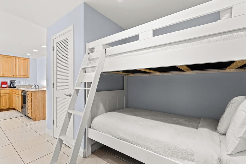 Bunk Alcove