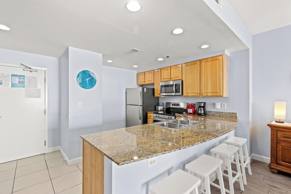 Kitchen with Breakfast Bar