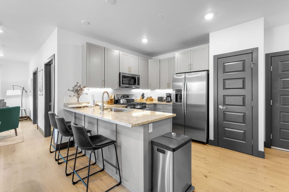 Breakfast bar with seating for 3.