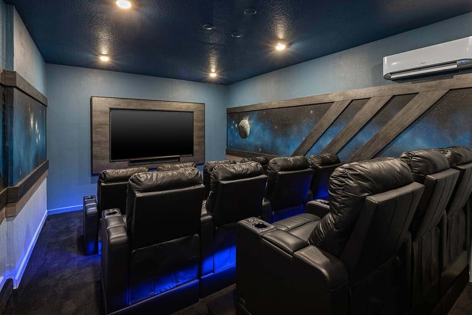 Movie Theater w/ Reclining Chairs *Highlight*