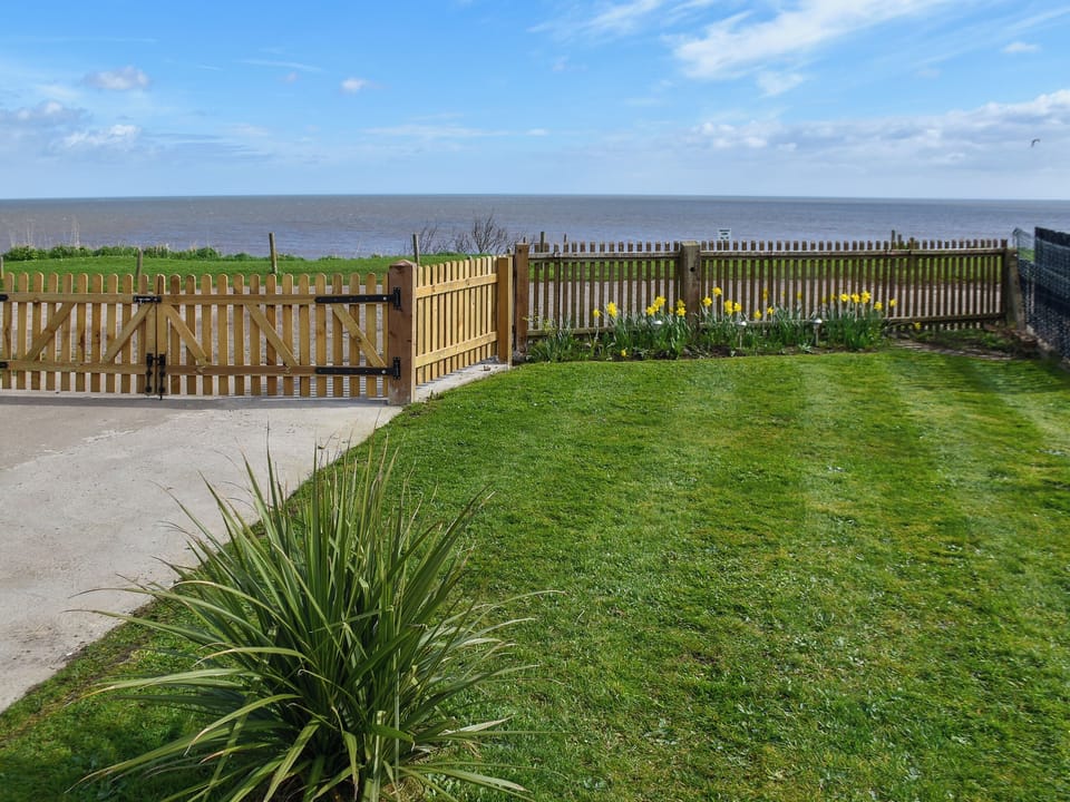 Garden | Sunrise Beach, Scratby