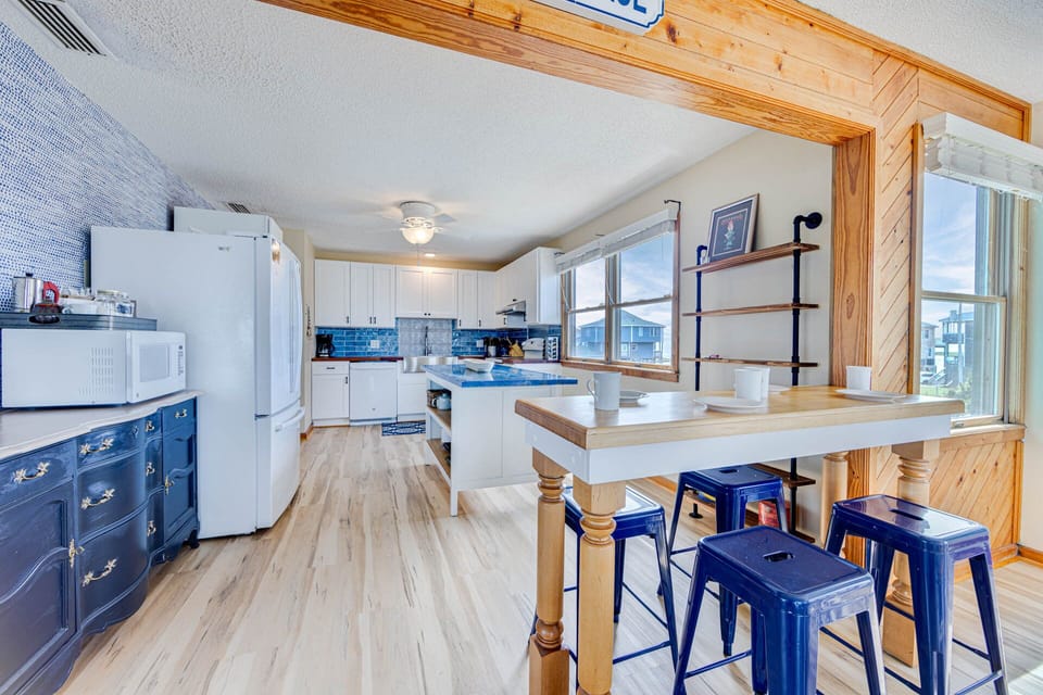 09-Surf-Or-Sound-Realty-1089-Sail Right Up-Kitchen-01
