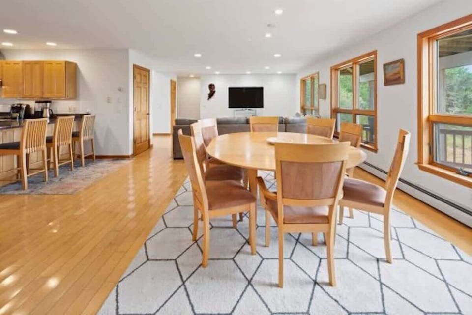 Living area with a spot for the whole family
