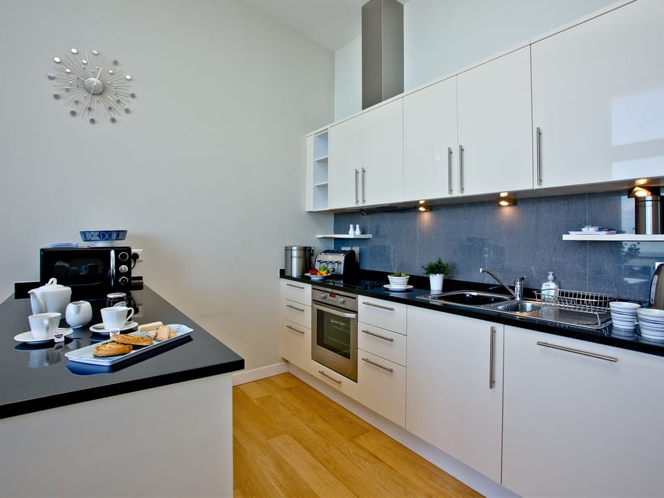 Well-equipped fitted kitchen | Bliss - Horizon View, Westward Ho!