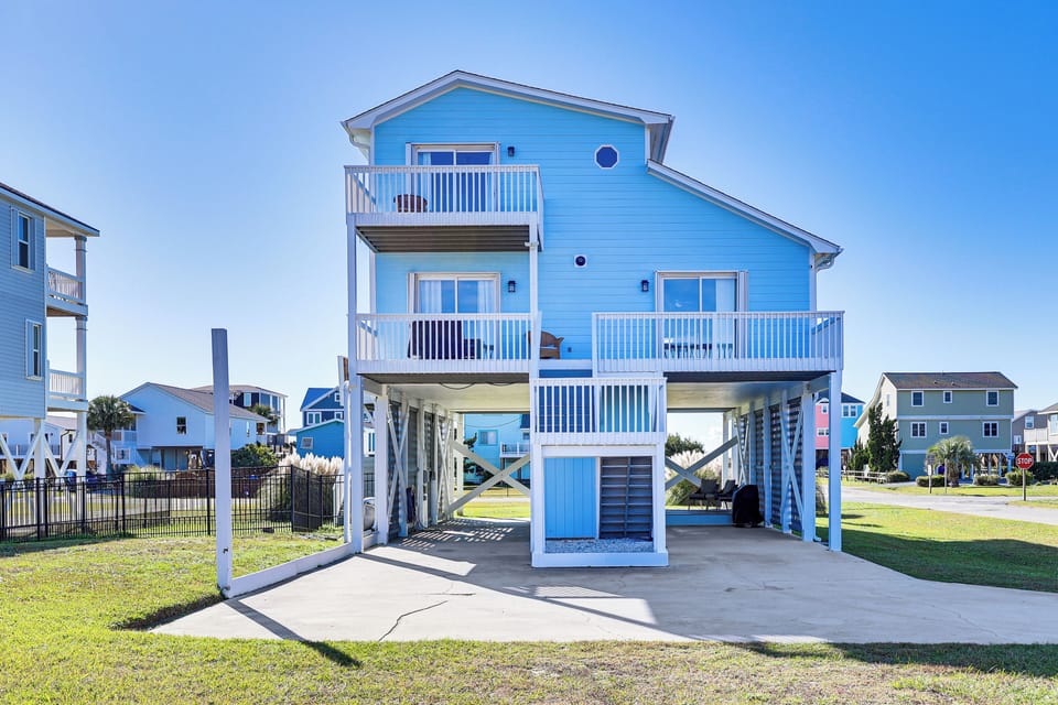 Exterior | Front & Back Decks | Grill | Outdoor Dining | Ocean Views