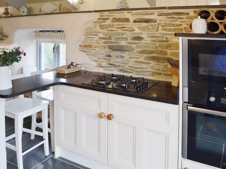 Open plan living/dining room/kitchen | Driftwood Cottages - Driftwood, Porth. nr. Newquay