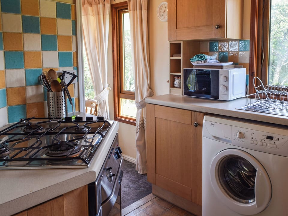 Kitchen | Teasel Lodge - Lunga Estate Lodges, Craobh Haven