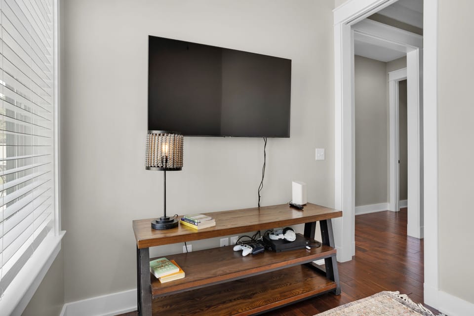 Guest room with flat screen TV