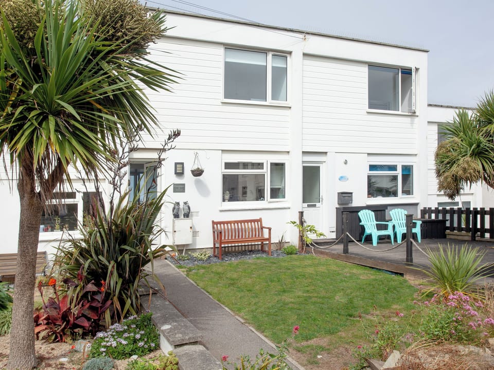 Main entrance through garden | Chacewater, Newquay