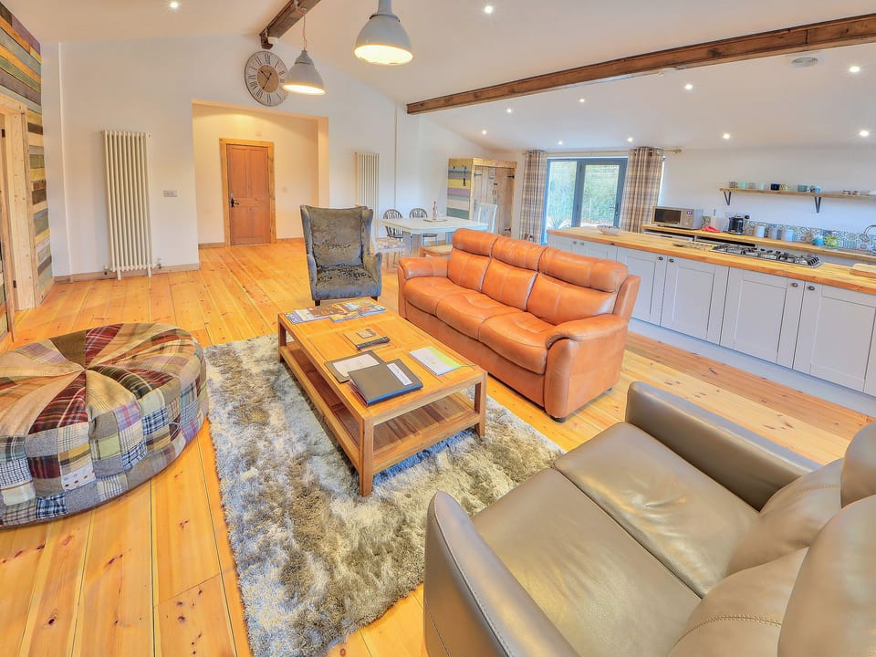 Open plan living space | Madeline Angevine - Rossiter&rsquo;s Vineyard Barn, Wellow, near Yarmouth