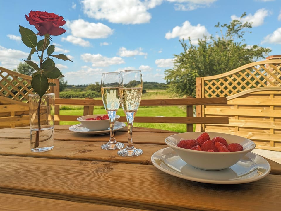 Sitting-out-area | Hogbert&rsquo;s Hideaway, Carlton Colville, near Lowestoft