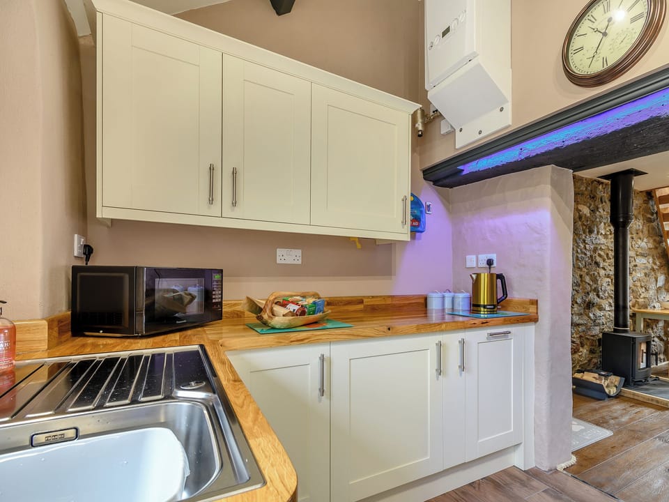 Kitchen | Stable Cottage - East Back Cottages, Pembroke
