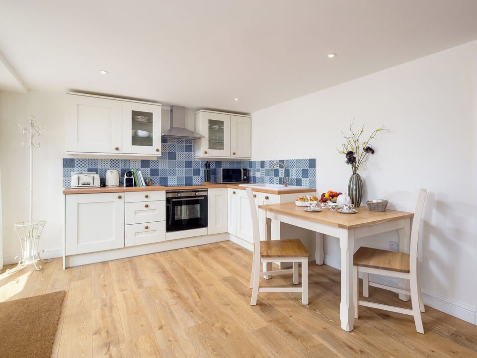 Kitchen/diner | Barn End - Woodcock Farm, Old Sodbury, near Bristol