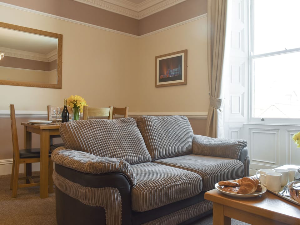 Living room/dining room | Abbey Peep - Mariner&rsquo;s House - Abbey Peep, Whitby