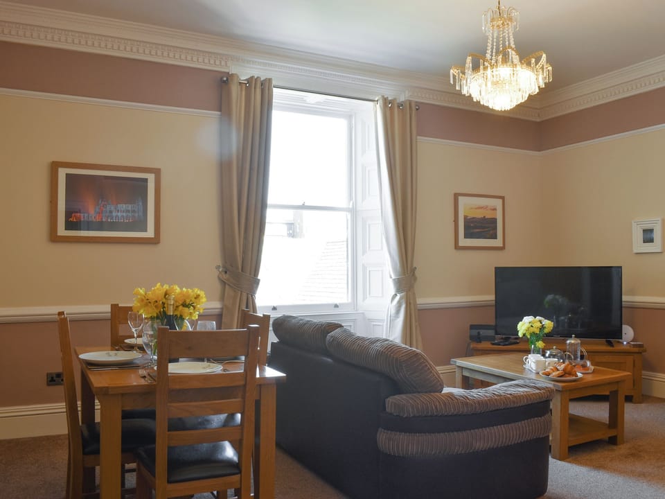 Living room/dining room | Abbey Peep - Mariner&rsquo;s House - Abbey Peep, Whitby