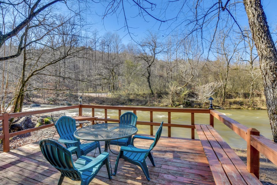 Helen Vacation Rental | 2BR | 2BA | 3,086 Sq Ft | Step-Free Access