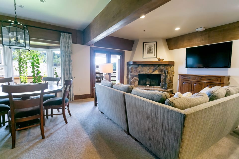 Flooring, Couch, Furniture, Indoors, Living Room