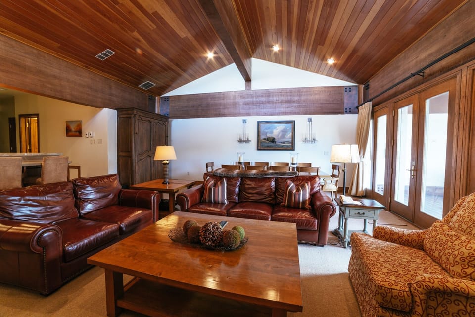 Flooring, Living Room, Indoors, Room, Hardwood