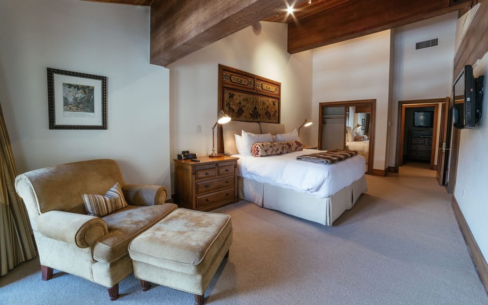 Furniture, Room, Indoors, Bedroom, Flooring