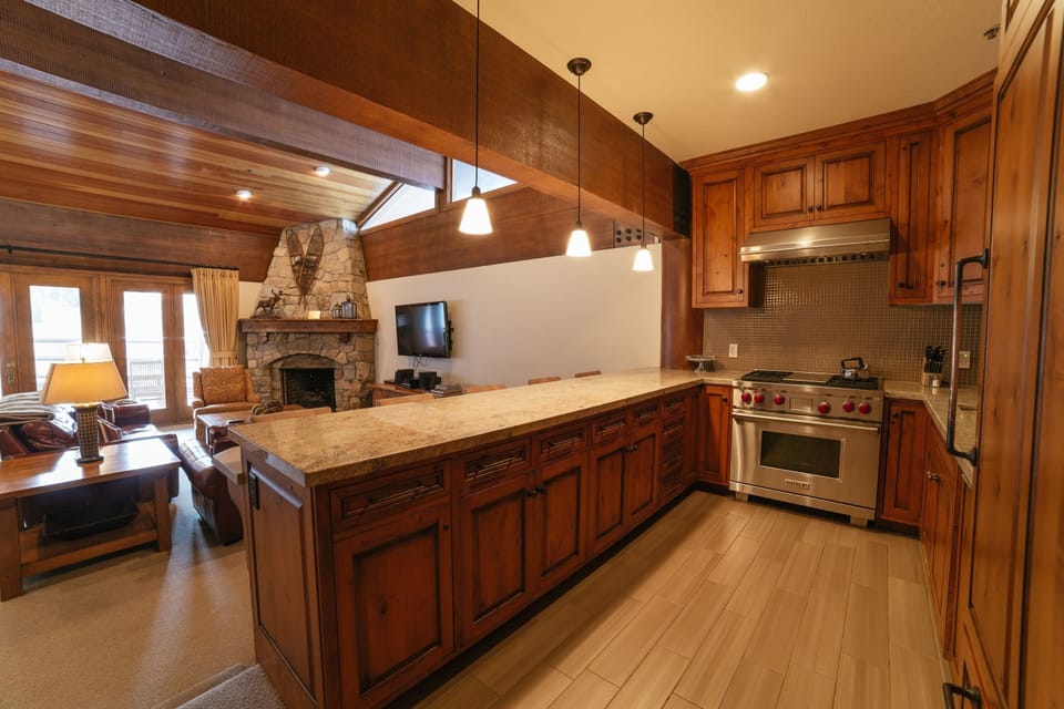 Hardwood, Flooring, Indoors, Room, Floor