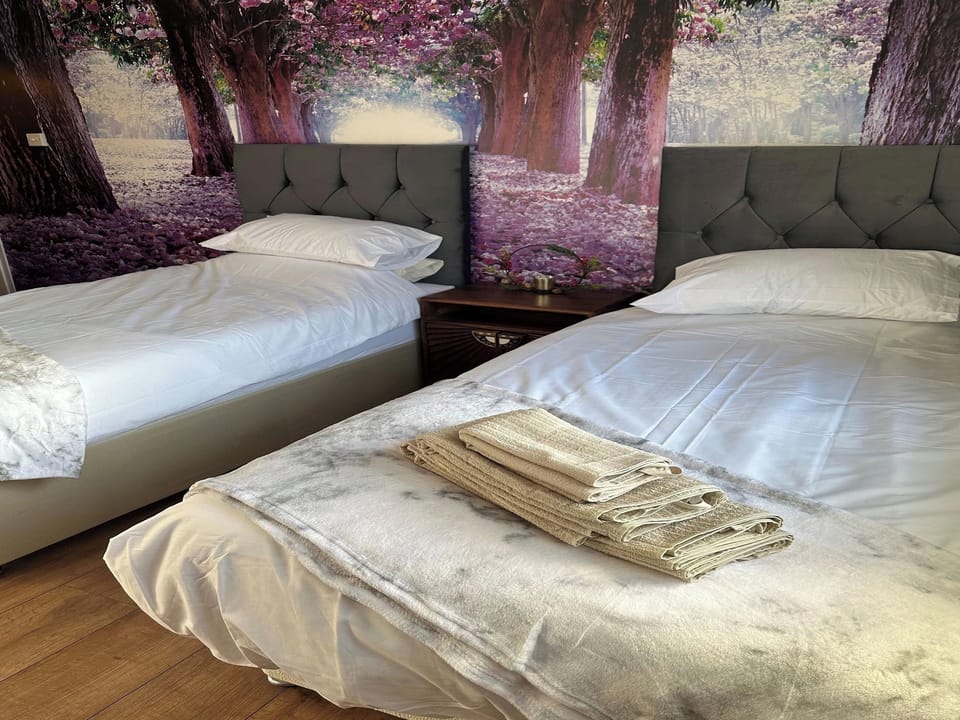 Twin bedroom | Hillcrest, Bolsover, near Chesterfield