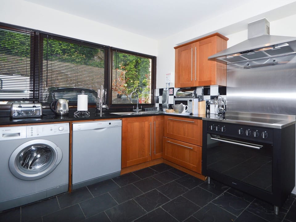 Kitchen | 7 Torwood Gables - Torwood Gables, Torquay