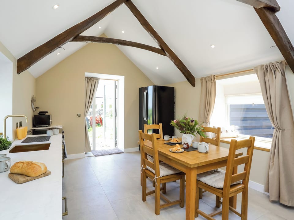 Kitchen/diner | The Byre - Barn Escapes, Ilfracombe