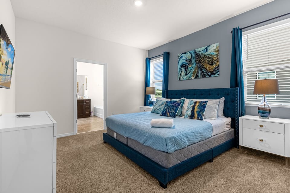 Oversize first floor master bedroom with aa large walk-in closet and Smart TV!