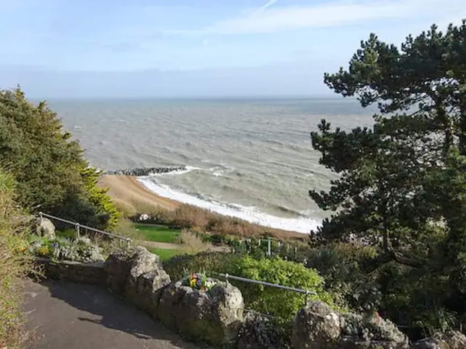 Surrounding area | The Casuarina, Folkestone