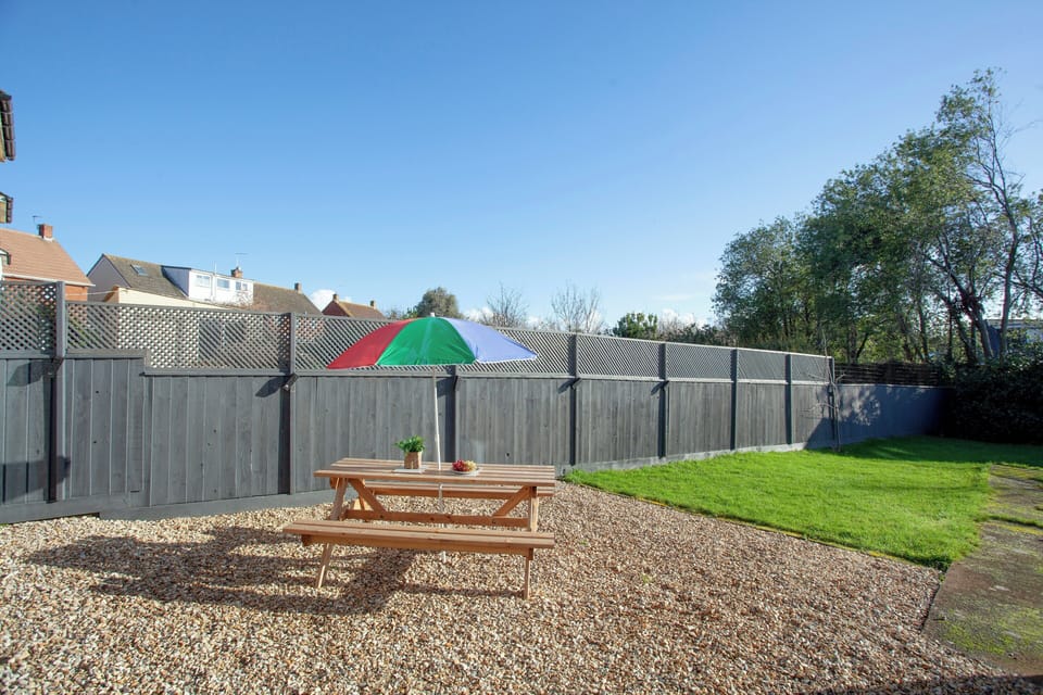 Outdoor eating area | Seymour House, Exmouth