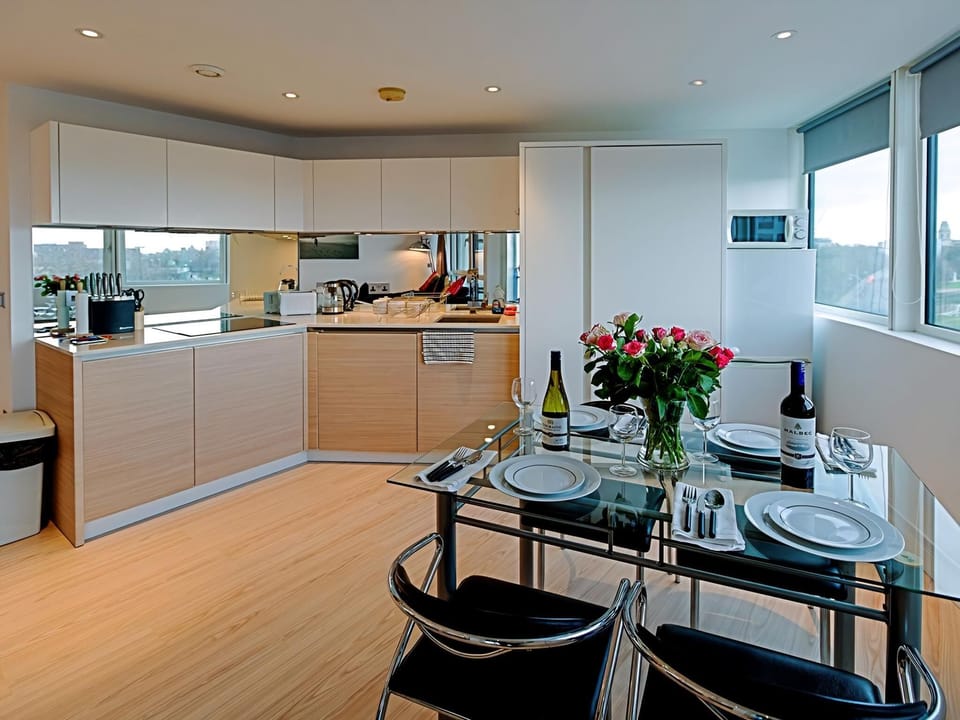 Fully appointed kitchen | Gunwharf Quays Apartments - No.1 The Two Bedroom Balcony View &rsquo;B&rsquo; - Gunwharf Quays Apartments , Gunwharf Quays, near Portsmouth