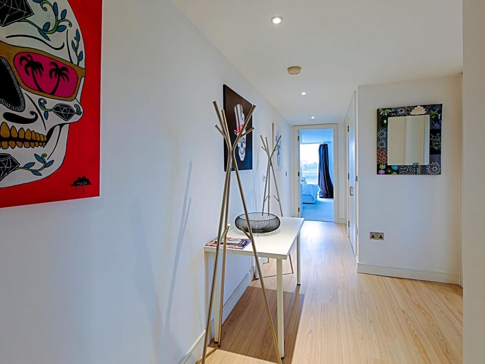 Light and airy hallway | Gunwharf Quays Apartments - No.1 The Two Bedroom Balcony View &rsquo;B&rsquo; - Gunwharf Quays Apartments , Gunwharf Quays, near Portsmouth