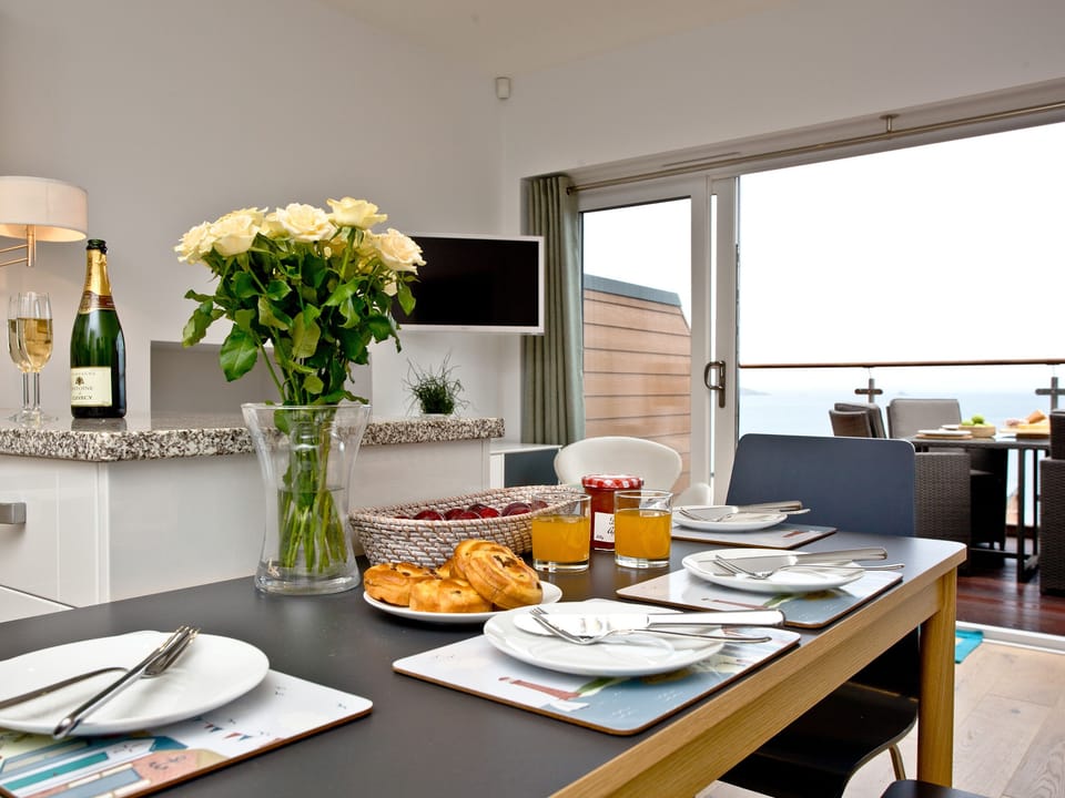 Dining Area | Curlew 4 - The Cove, Brixham