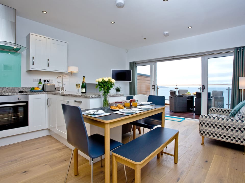 Open plan living space | Curlew 4 - The Cove, Brixham