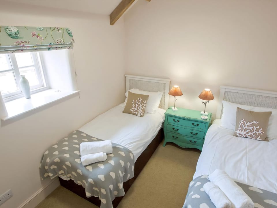 Twin bedroom | Scalby Lodge - The Cart Shed, Scalby, Scarborough