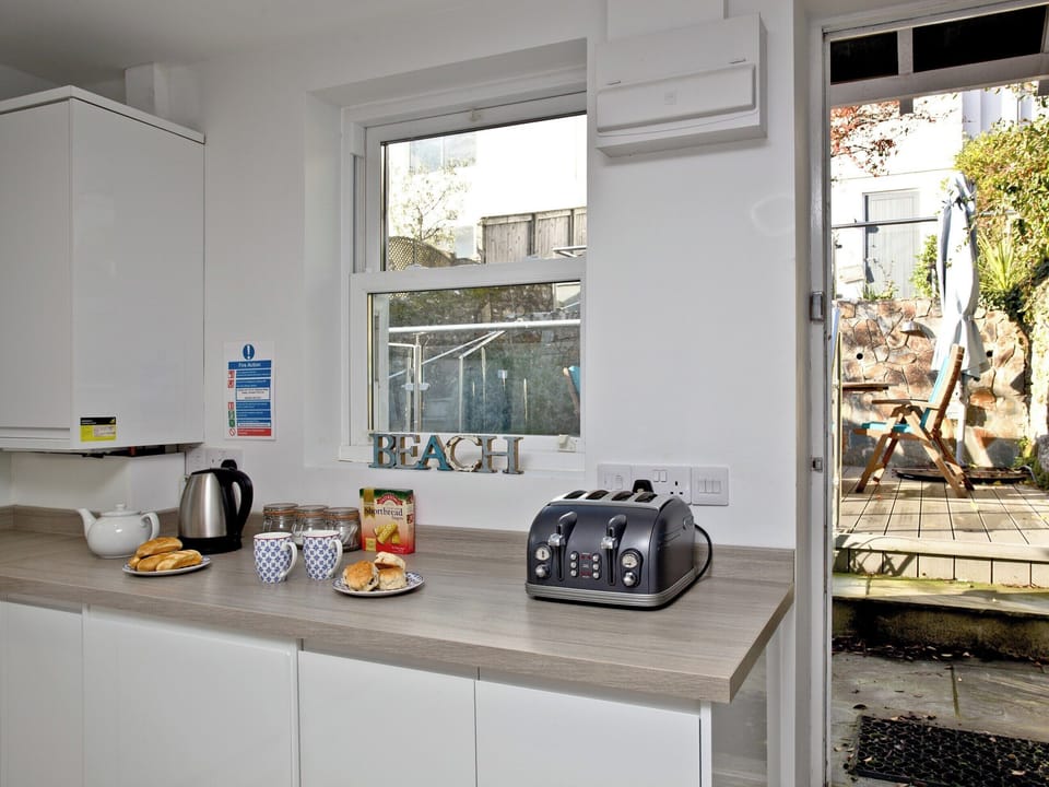 Delightful dining area | Anchor Loft, Fowey