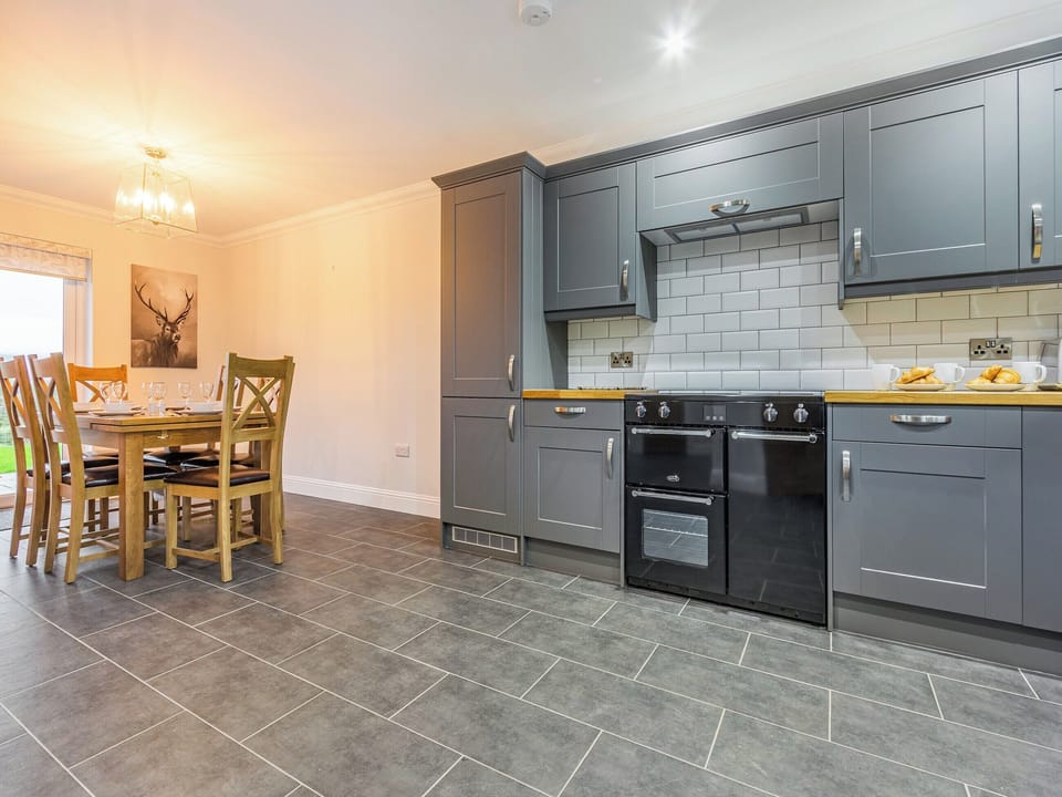 Kitchen/diner | Fiadh Ruadh - Gartclach Farm, Gartmore, near Stirling