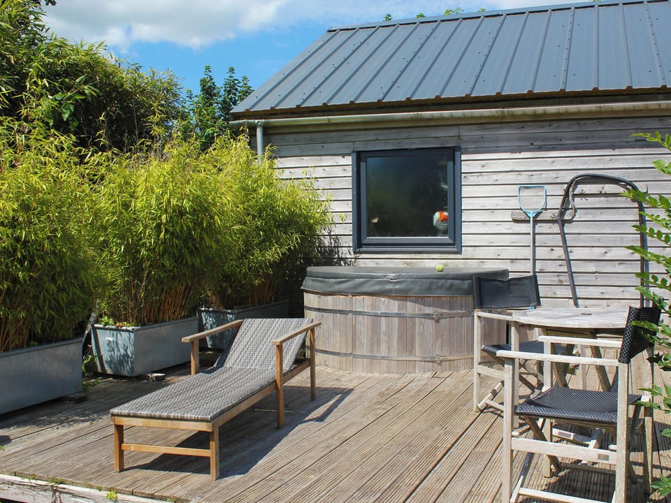 Hot tub | The Cowshed, Liskeard