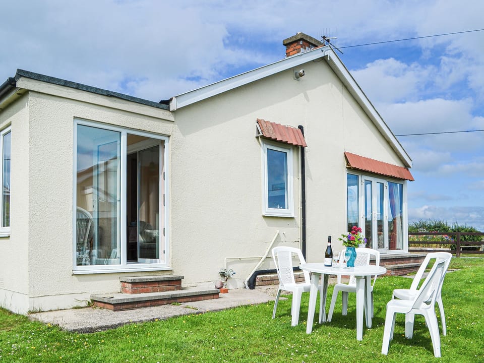 Exterior | Sunny Bank - Hunmanby Gap Cottages, Hunmanby Gap, near Filey