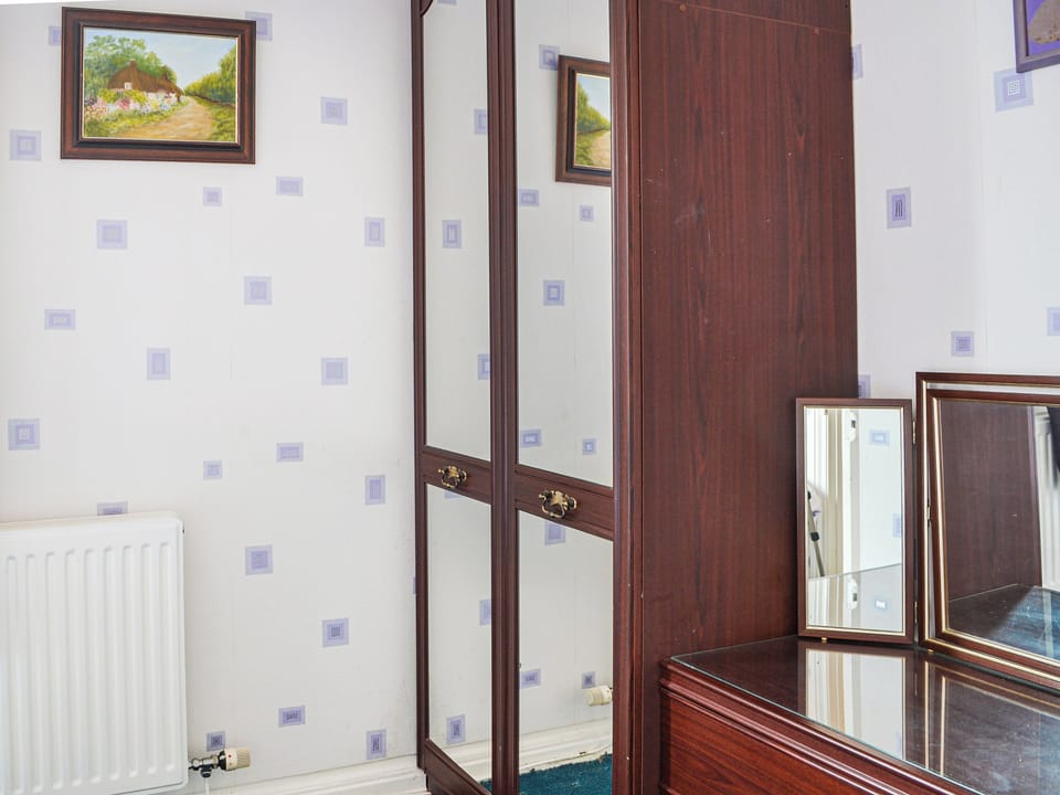 Twin bedroom | Sunny Bank - Hunmanby Gap Cottages, Hunmanby Gap, near Filey