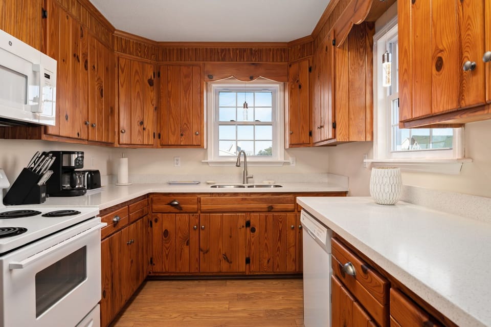 ONHC101A: Blue Water House | TL Kitchen