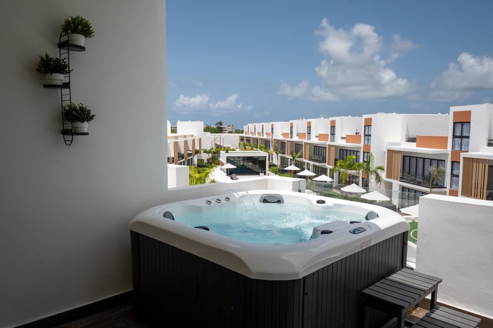 Outdoor spa tub