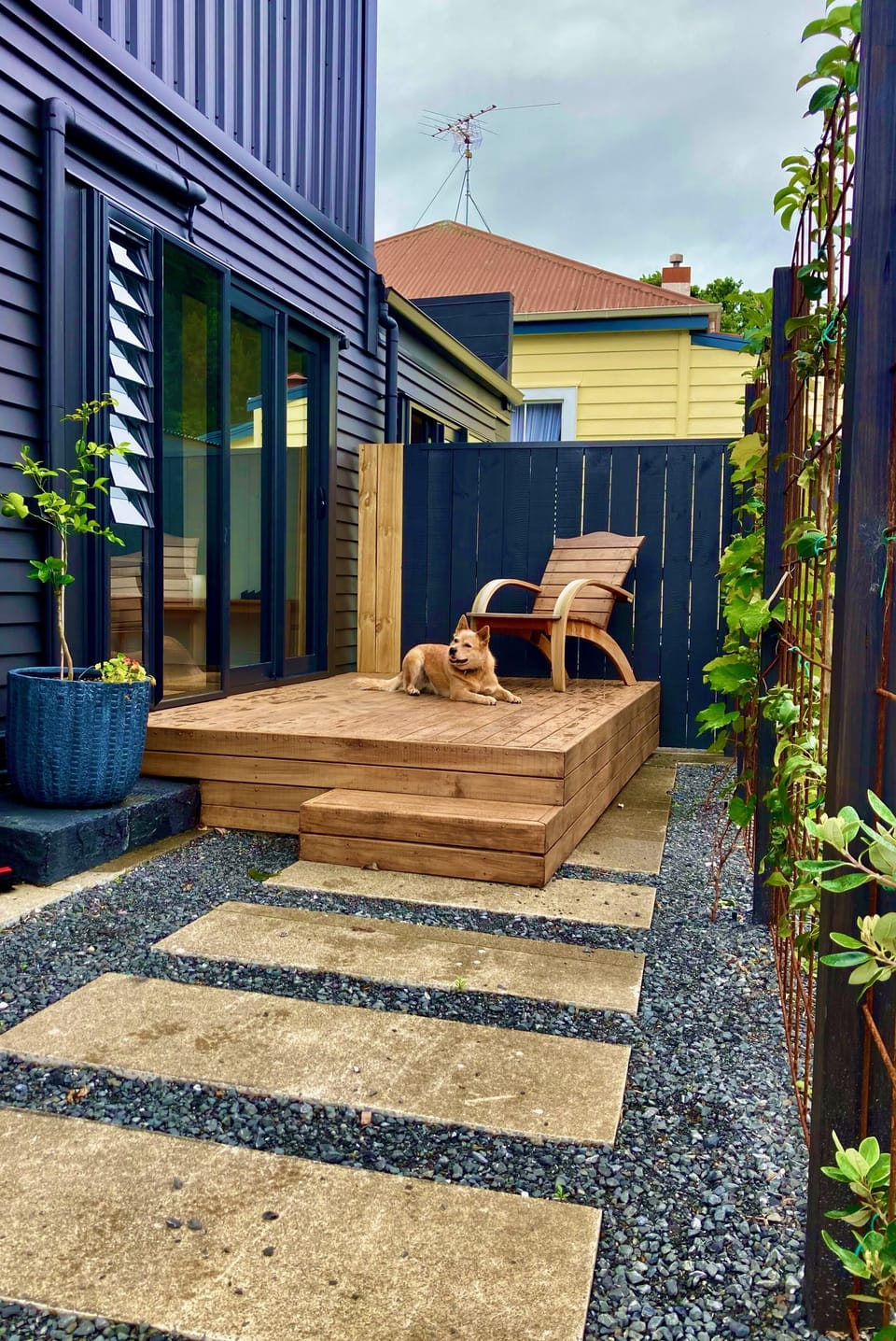Path to the deck, the key is in the lockbox on the fence, next to the entry.