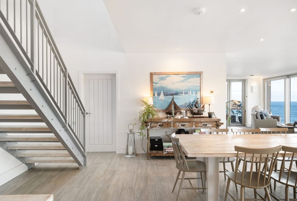 Shore Edge, Portreath: A fantastically furnished property all throughout