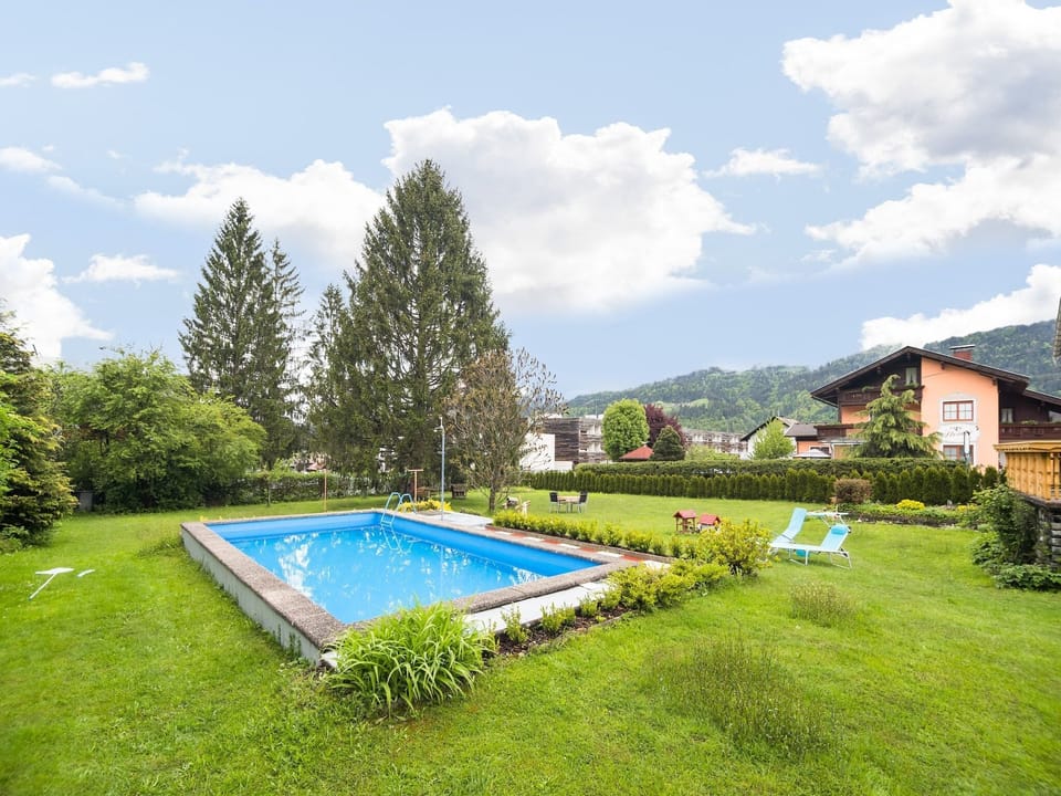 Holiday Home Swimming Pool